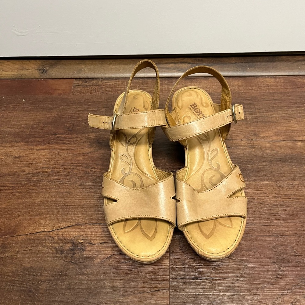 Born Beige Sandals Size 9 - Picture 3 of 10